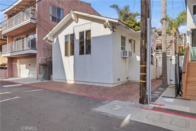 518 Bayview Drive, Hermosa Beach, CA 90254