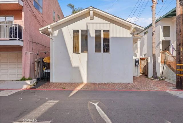 518 Bayview Drive, Hermosa Beach, CA 90254