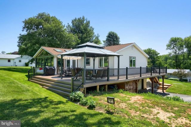 5007 WOODS RD, Stewartstown, PA 17363