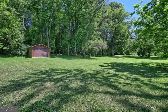 5007 WOODS RD, Stewartstown, PA 17363