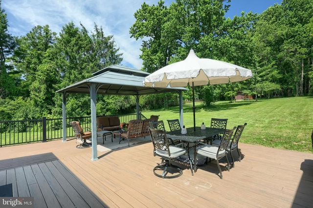 5007 WOODS RD, Stewartstown, PA 17363