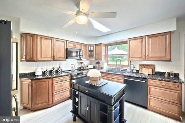 5007 WOODS RD, Stewartstown, PA 17363