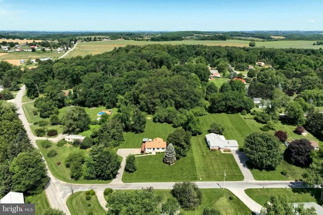 5007 WOODS RD, Stewartstown, PA 17363
