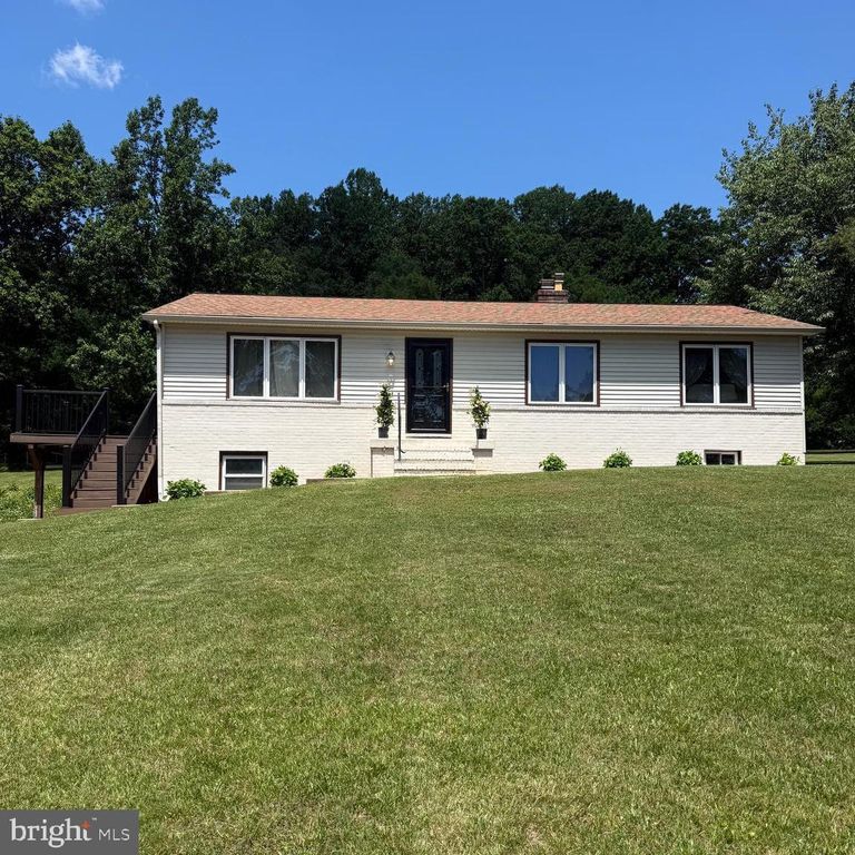 Image 1 of property listing at 5007 WOODS RD, Stewartstown, PA 17363