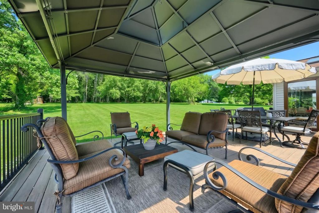 Image 16 of property listing at 5007 WOODS RD, Stewartstown, PA 17363