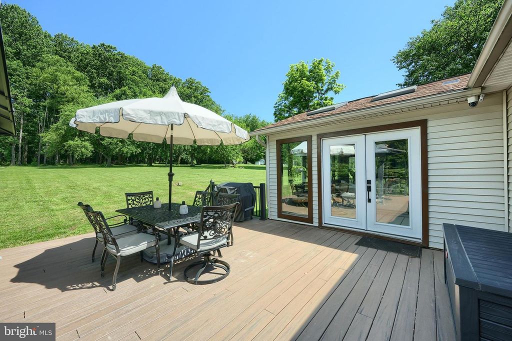 Image 17 of property listing at 5007 WOODS RD, Stewartstown, PA 17363
