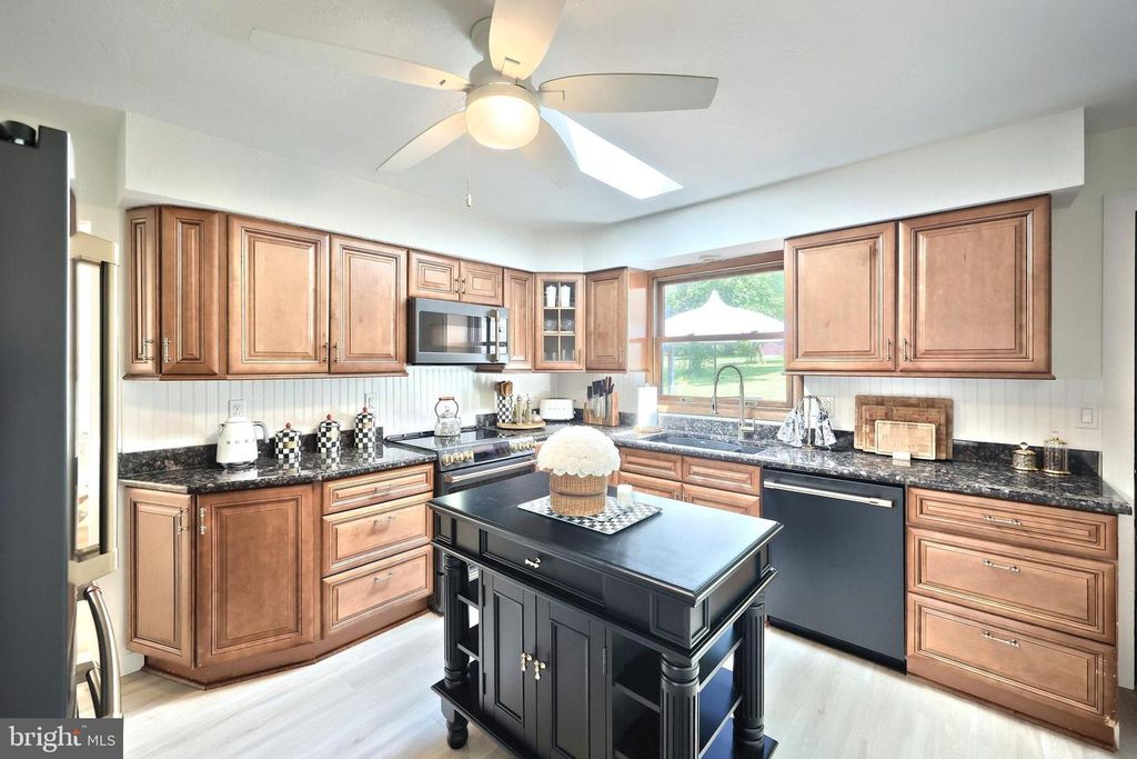 Image 24 of property listing at 5007 WOODS RD, Stewartstown, PA 17363