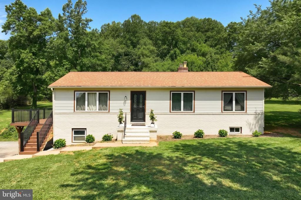 Image 7 of property listing at 5007 WOODS RD, Stewartstown, PA 17363