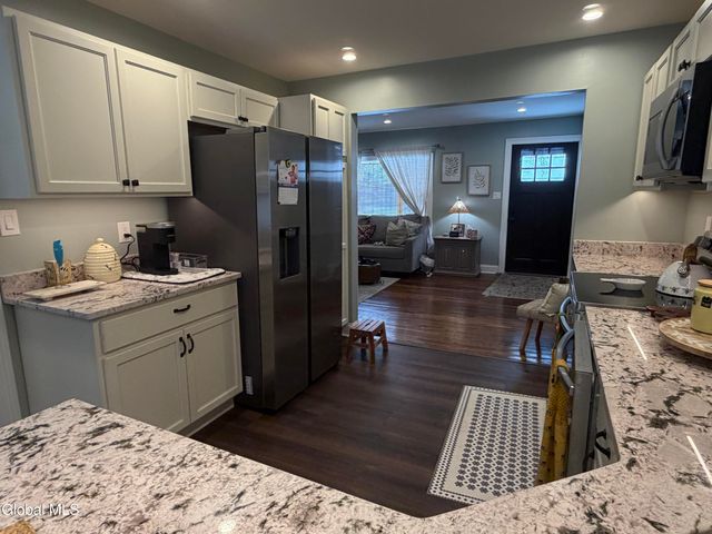 11 Hanifin Avenue, Colonie, NY 12205