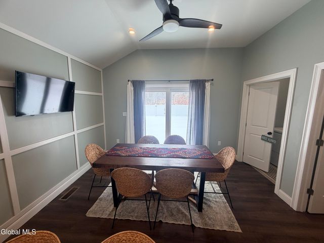 11 Hanifin Avenue, Colonie, NY 12205