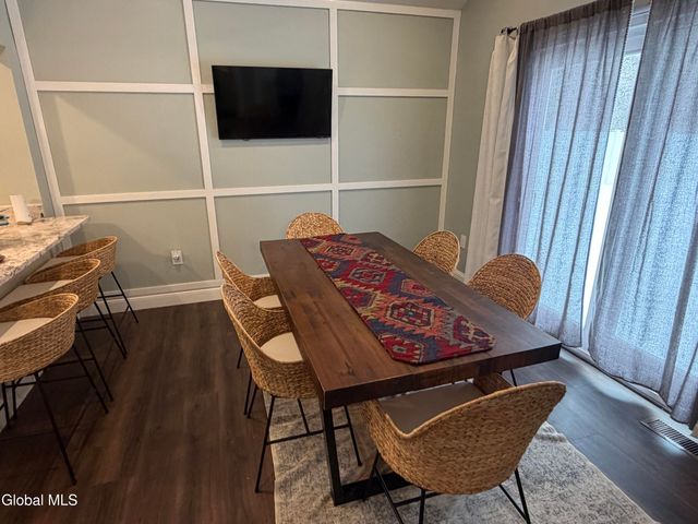 11 Hanifin Avenue, Colonie, NY 12205