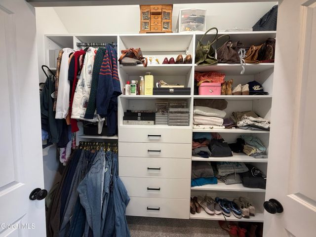 11 Hanifin Avenue, Colonie, NY 12205