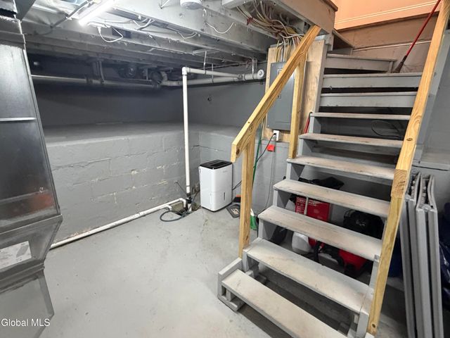 11 Hanifin Avenue, Colonie, NY 12205