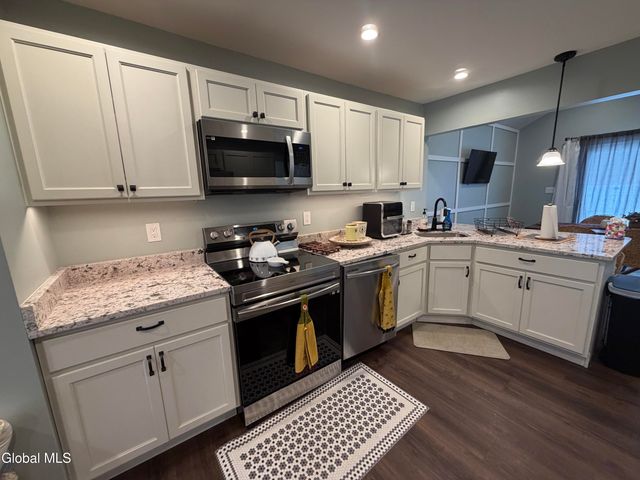 11 Hanifin Avenue, Colonie, NY 12205