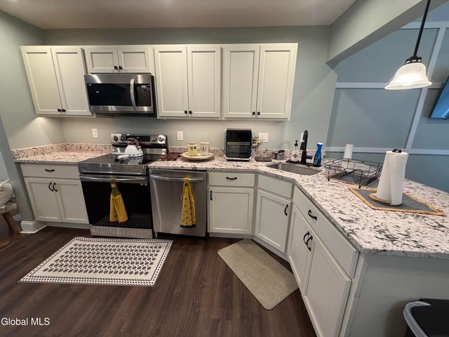 11 Hanifin Avenue, Colonie, NY 12205