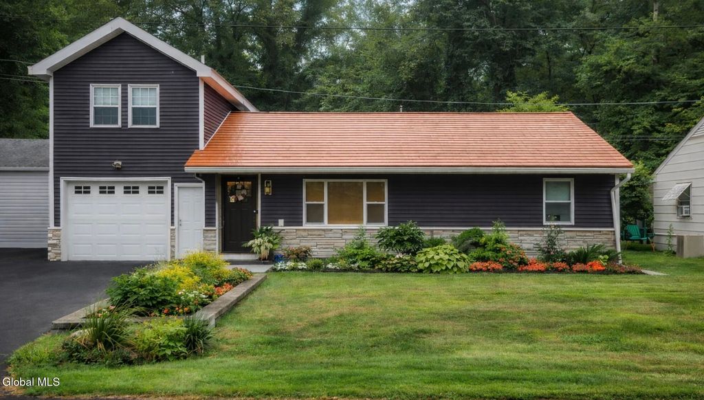 11 Hanifin Avenue, Colonie, NY 12205