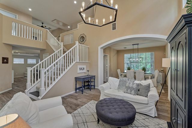 15 S Greywing Place, The Woodlands, TX 77382