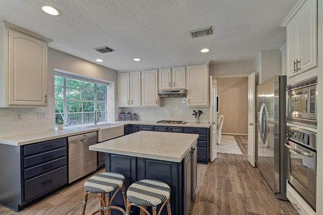 15 S Greywing Place, The Woodlands, TX 77382
