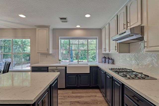 15 S Greywing Place, The Woodlands, TX 77382