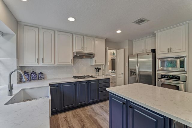 15 S Greywing Place, The Woodlands, TX 77382