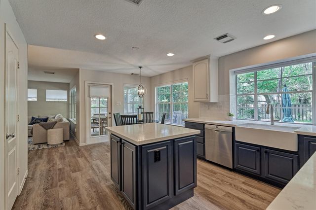15 S Greywing Place, The Woodlands, TX 77382