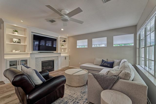 15 S Greywing Place, The Woodlands, TX 77382