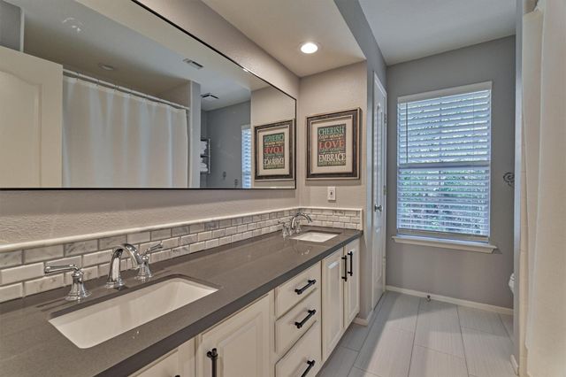 15 S Greywing Place, The Woodlands, TX 77382