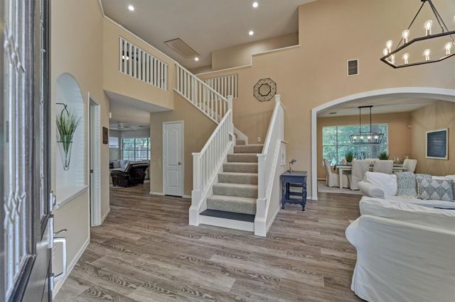 15 S Greywing Place, The Woodlands, TX 77382