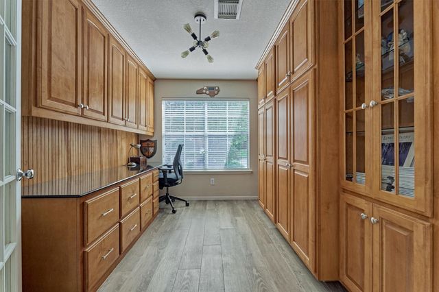 15 S Greywing Place, The Woodlands, TX 77382