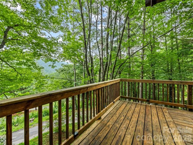 33 Wenlock Way, Waynesville, NC 28785