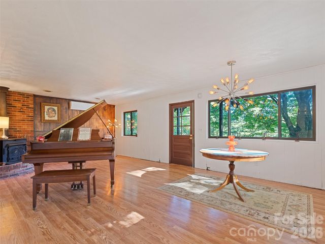 33 Wenlock Way, Waynesville, NC 28785