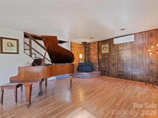 33 Wenlock Way, Waynesville, NC 28785
