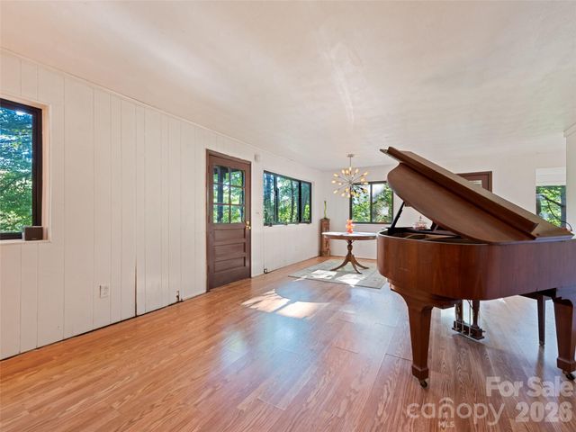 33 Wenlock Way, Waynesville, NC 28785