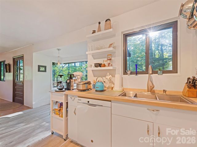 33 Wenlock Way, Waynesville, NC 28785