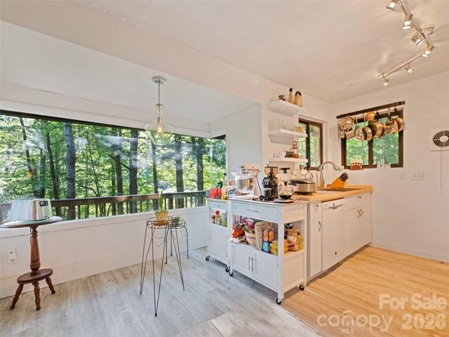 33 Wenlock Way, Waynesville, NC 28785