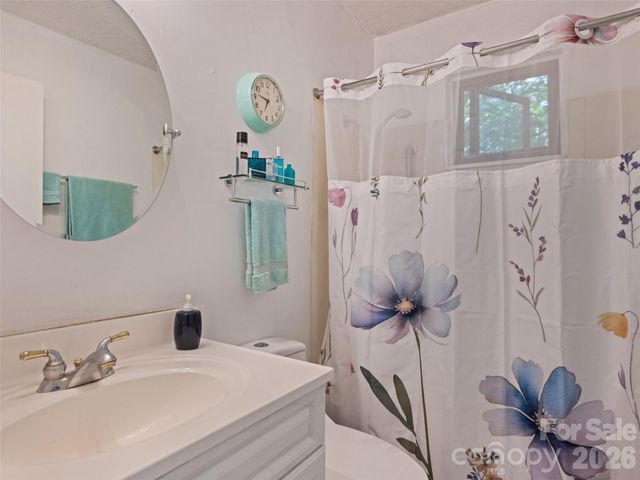 33 Wenlock Way, Waynesville, NC 28785