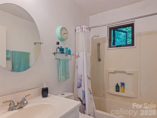 33 Wenlock Way, Waynesville, NC 28785