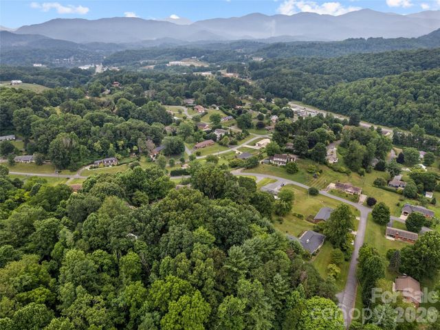 33 Wenlock Way, Waynesville, NC 28785