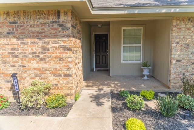2944 Whispering Creek Lane, Burleson, TX 76028