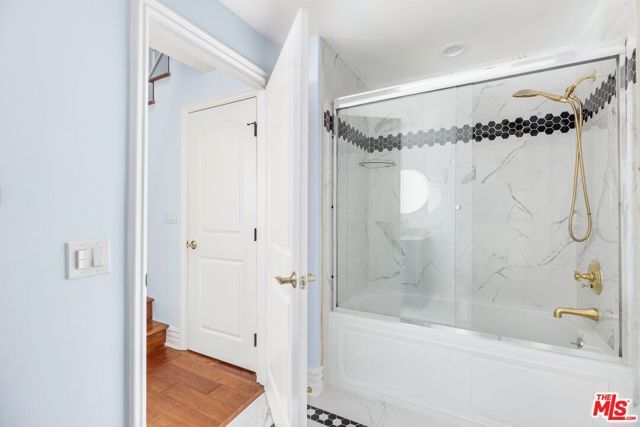 12026 Hoffman Street 302, Studio City (los Angeles), CA 91604