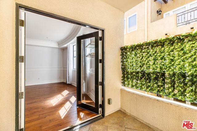 12026 Hoffman Street 302, Studio City (los Angeles), CA 91604