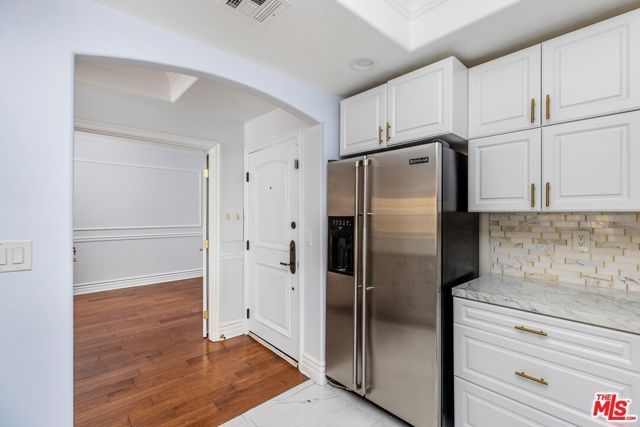 12026 Hoffman Street 302, Studio City (los Angeles), CA 91604
