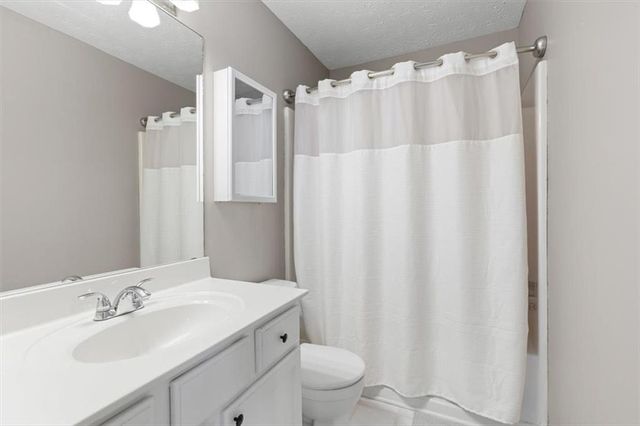1061 Daventry Crossing, Woodstock, GA 30188