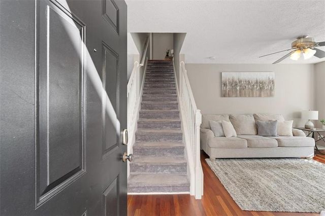 1061 Daventry Crossing, Woodstock, GA 30188