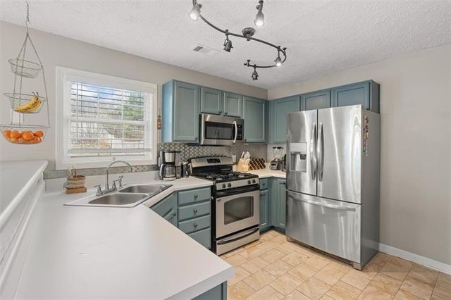 1061 Daventry Crossing, Woodstock, GA 30188
