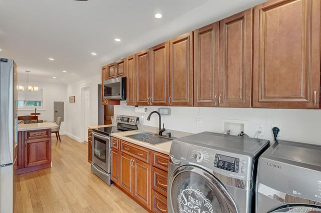 629 East Drive, Lindenhurst, NY 11757