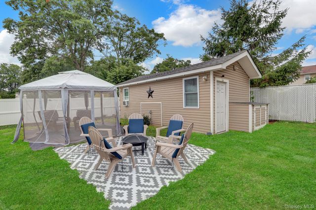 629 East Drive, Lindenhurst, NY 11757
