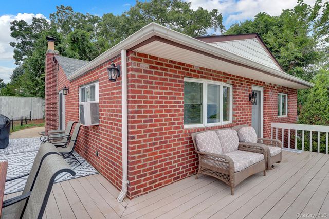 629 East Drive, Lindenhurst, NY 11757
