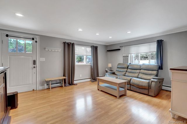 629 East Drive, Lindenhurst, NY 11757