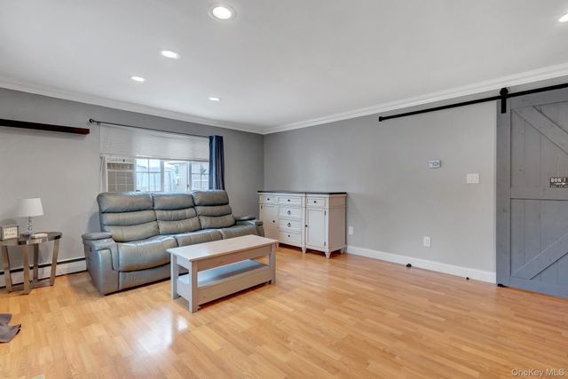 629 East Drive, Lindenhurst, NY 11757